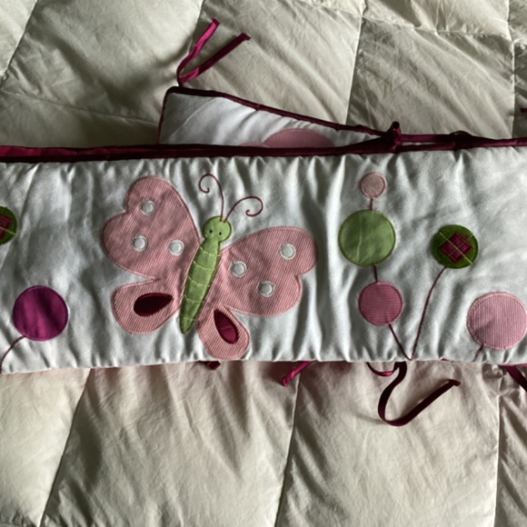 LAMBS & IVY DEEP PINK & WHITE BUTTERFLY THEMED PAD INSIDE/ OUTSIDE OF BED - Picture 3 of 15